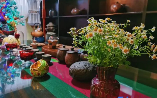 Yiyinju Holiday Hotel