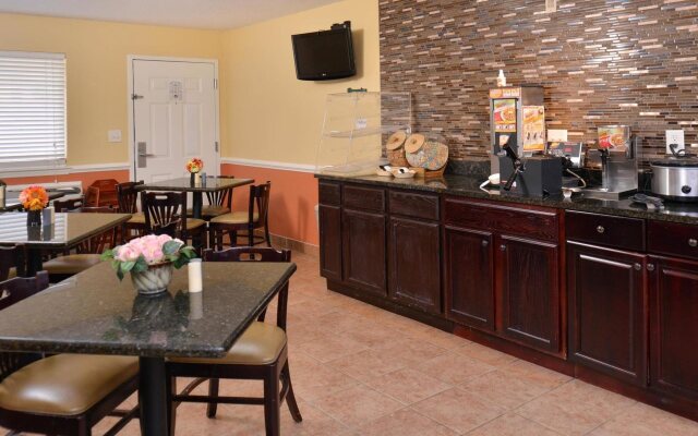 Douglas Inn And Suites