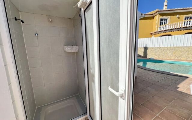 Pêra Stylish Villa With Pool by Homing