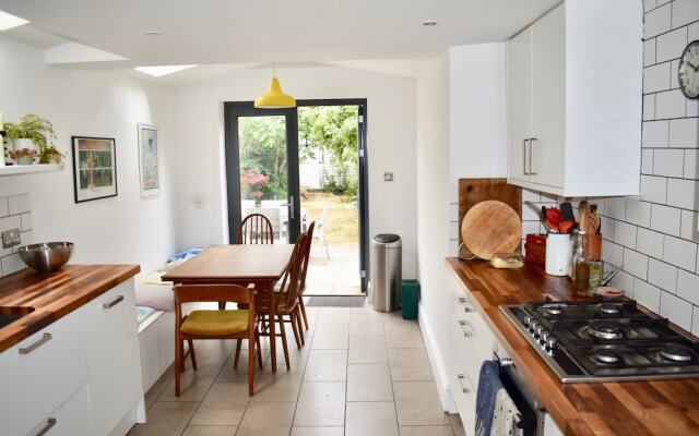 Spacious Family Home With Garden