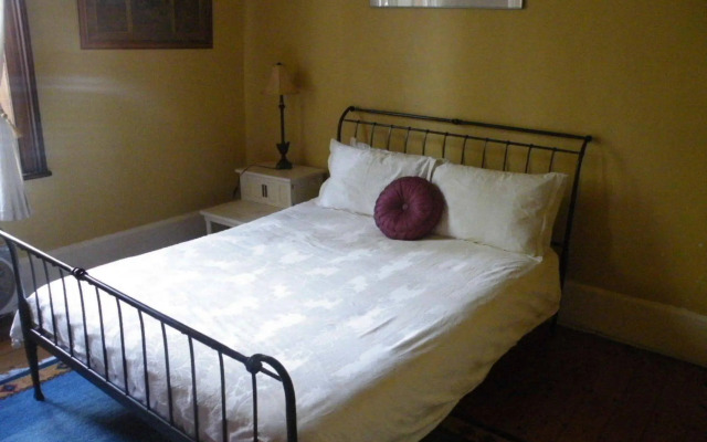 Pacific Heights Holiday Apartments and Munn’s Tower House