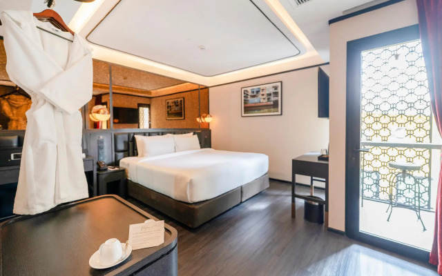 The Gravitique Hotel Khaosan