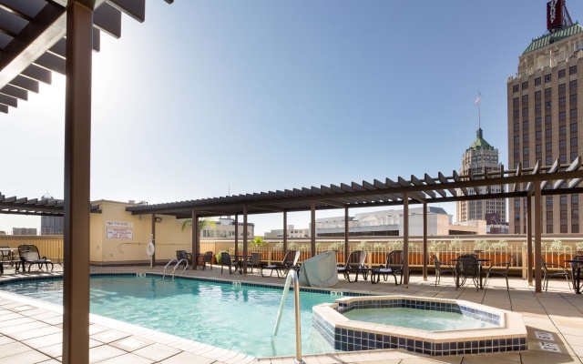Drury Inn & Suites San Antonio Riverwalk