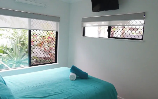Beach bliss Queen bed BBQ Pool Netflix