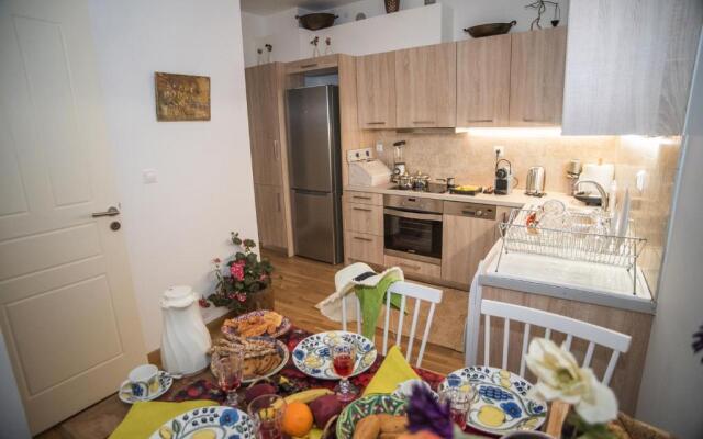 Rastoni Athens Suites near Acropolis