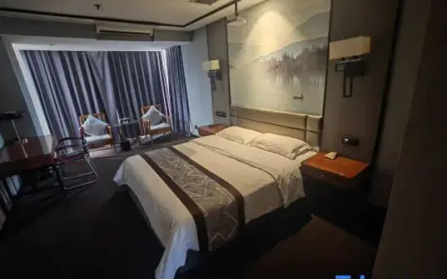 Yicheng Zhilu Hotel (Luohe Stadium)