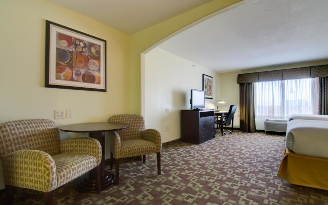 Holiday Inn Express Hotel & Stes Kansas City Sports Complex, an IHG Hotel