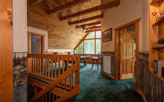 Douglas Lake Hilltop Hideaway