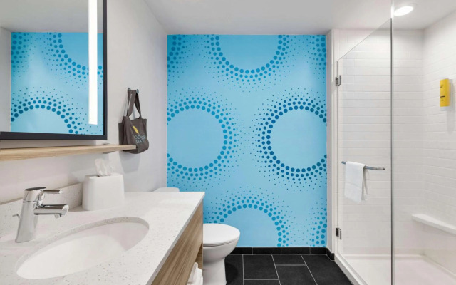 Tru by Hilton Lawrenceville Atlanta I-85 Sugarloaf