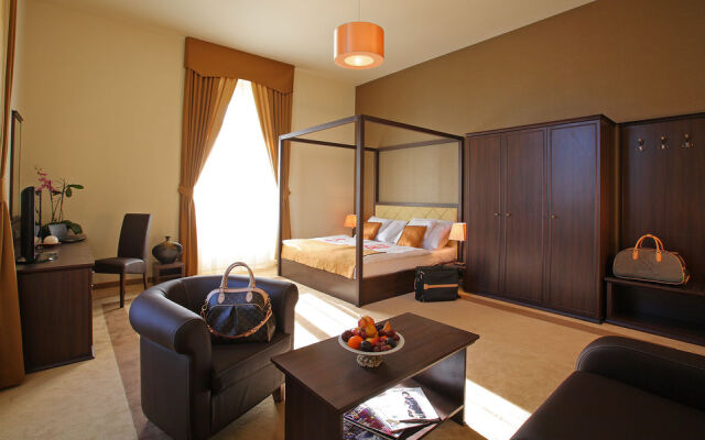 Ipoly Residence - Executive Hotel Suites