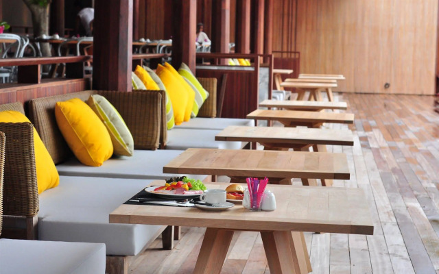 Beach Club by Haad Tien