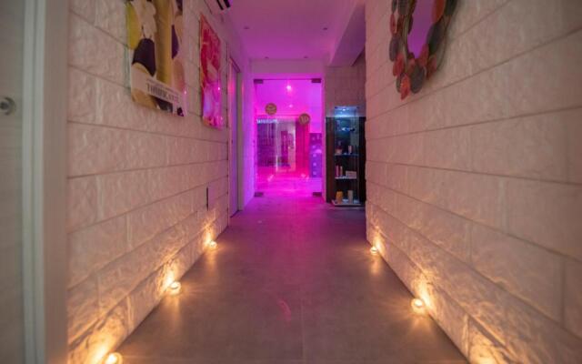 White Apartments & Spa