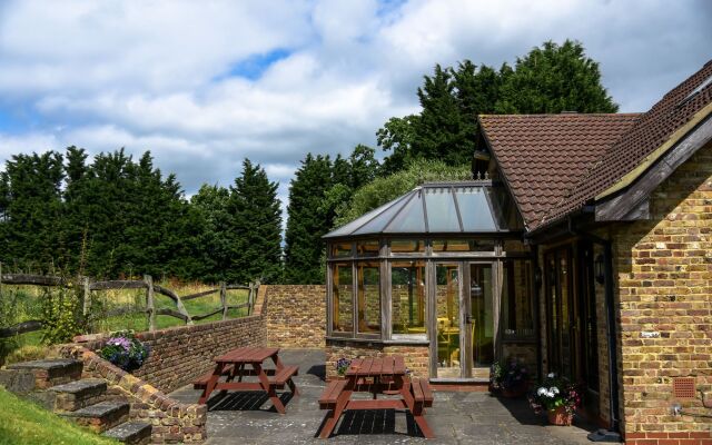 Little Foxes Hotel & Gatwick Airport Parking