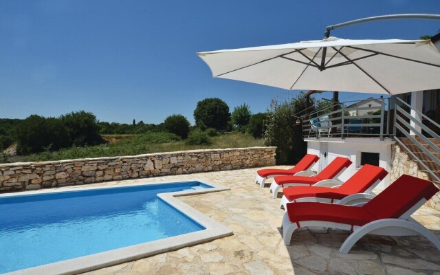 Beautiful Home in Kanfanar With Wifi and 2 Bedrooms