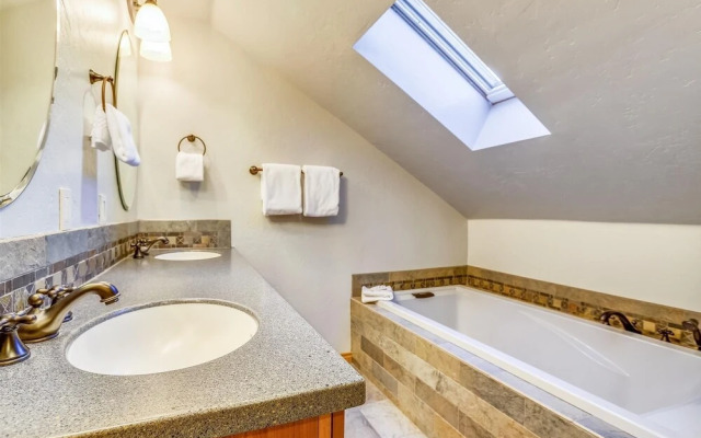 Snowy River 4 Bedroom Home by RedAwning