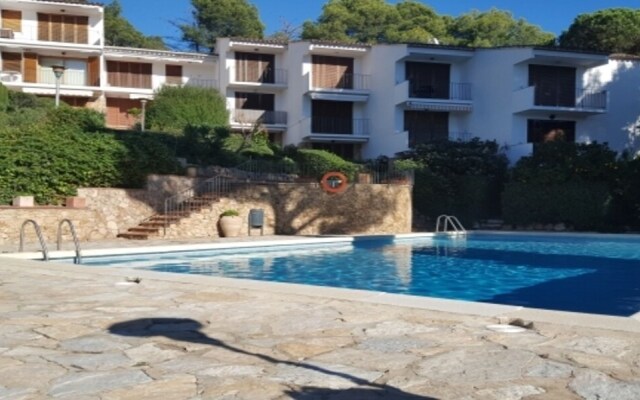 Apartment - 2 Bedrooms with Pool - 104677