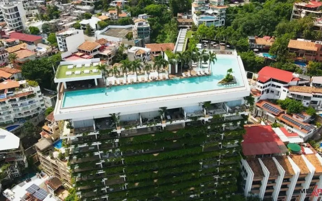 Soho PV Stunning Views Luxury Heated Rooftop Pool