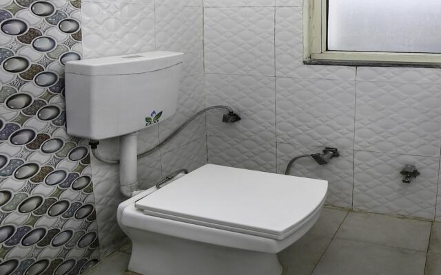 OYO 27825 Hotel Royal