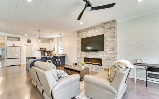 Walk to Downtown: Cozy Lenoir Apartment!