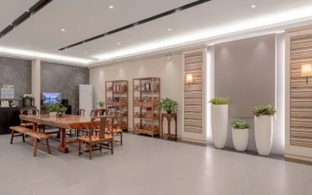 Cloud Four Seasons Shangpin Hotel (Yuxi Taobao Street Wanda Plaza Branch)