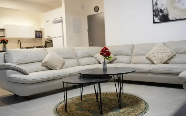 JLM Suites Tower Lincoln  Prime Location