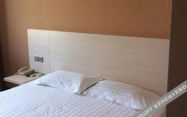 Yahao Business Hotel (Nanjing Olympic Sports Center Daoxiang Music Space Store)