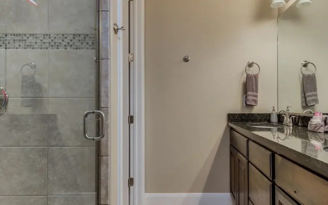 Razorback Ridge 4 Bedroom Apts by RedAwning