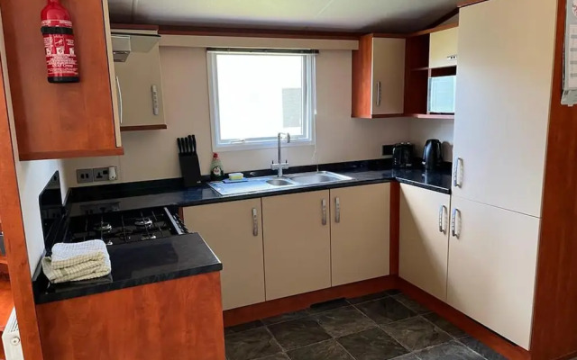 Spacious 2 bed Holiday Home Entertainment on Site