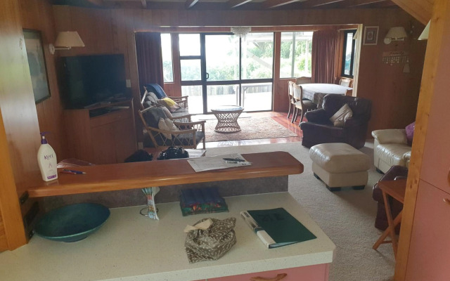 MacDonalds Rest - Hahei beach house