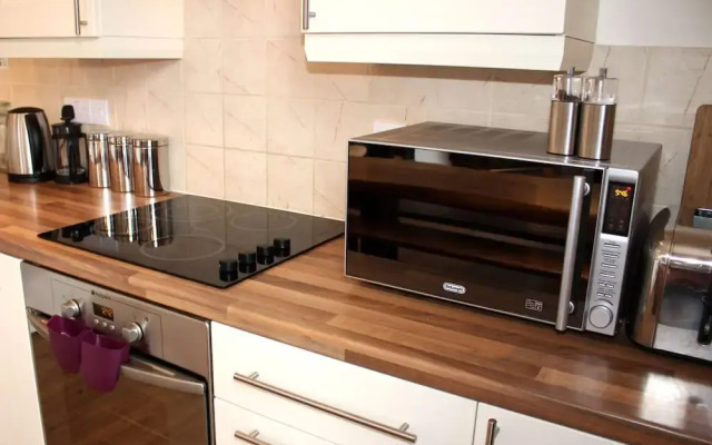 Cotswolds Valley Accommodation-Excl Prop