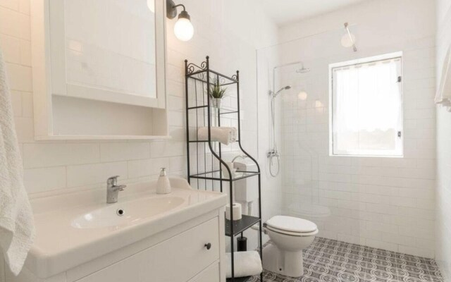 Awesome Home in Povljana With 4 Bedrooms and Wifi