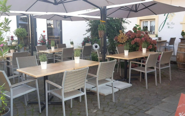 Johannishof Wine-Cafe & Guesthouse