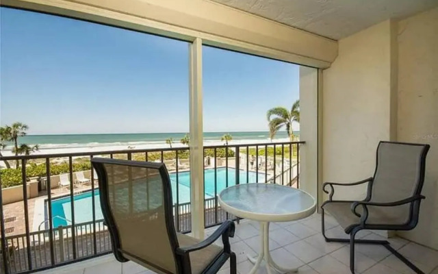Siesta Beach Retreat Poolside 2BR Condo