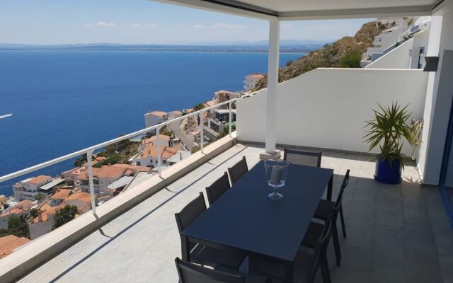 House with 3 Bedrooms in Roses, with Wonderful Sea View, Private Pool, Furnished Terrace - 2 Km From the Beach