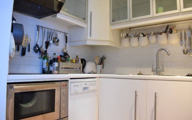 Shepherd&#39;s Bush 2 Bedroom Flat With Garden