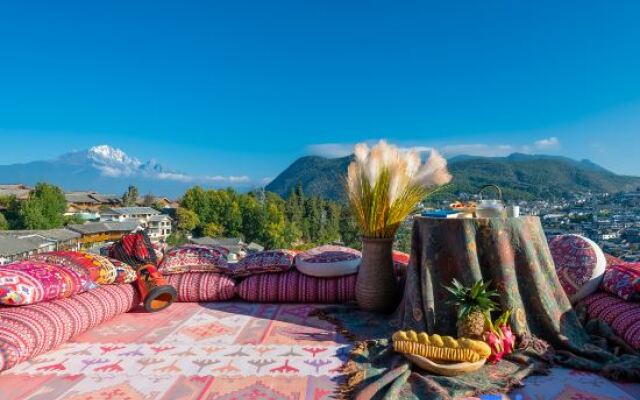 Lijiang Ancient City Meets Jiaren · White Horse Light Luxury · Snow Mountain View Homestay