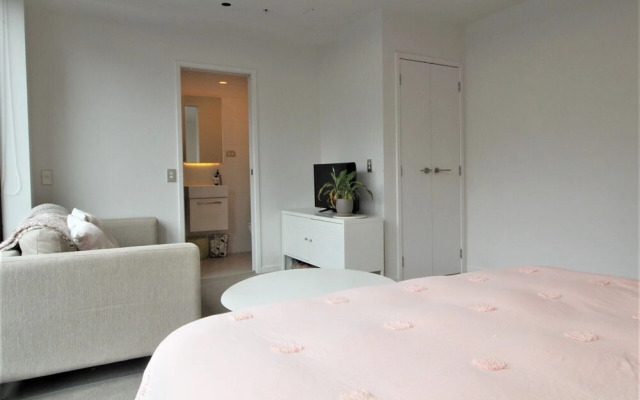 Couple's Getaway Walk Everywhere Studio