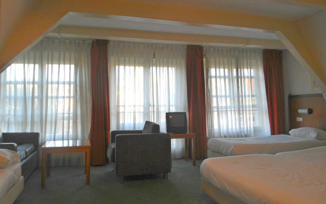 Supper Hotel