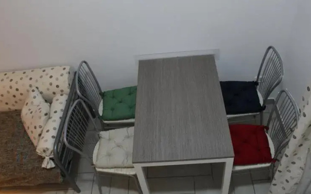 Renny Apartment
