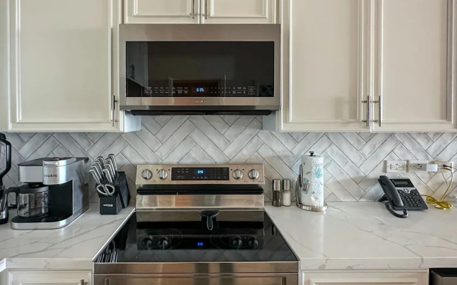 Luxury Ocean View Condo w Huge Deck