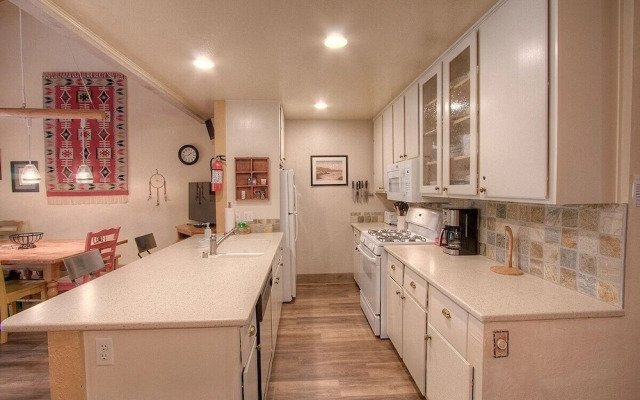 Cheyenne's Place 4 Bedroom Home by RedAwning