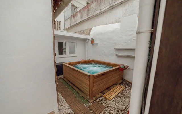 Porto Window Terrace Jacuzzi House by Vacationy