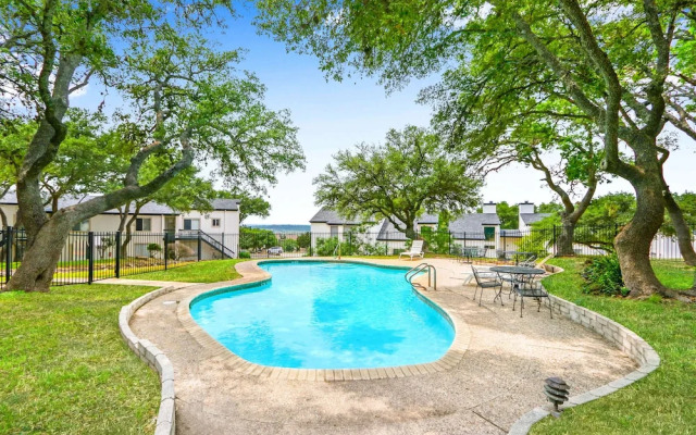 Charming Lakeside Condo - Moments to Lake Fun