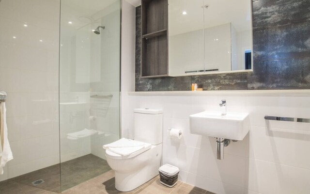 2bed Apartment! Modern Home for 4 at Chatswood