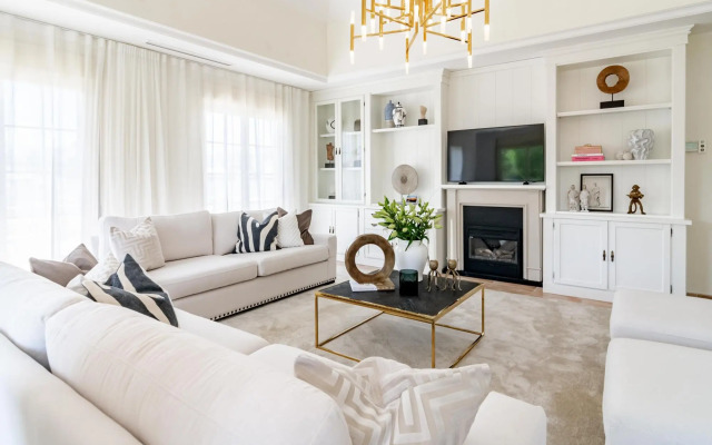 CLN- Spacious 6 bedroom villa next to beach