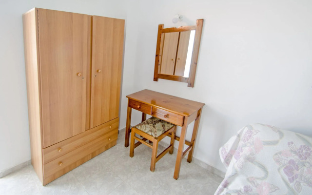 Chaplins Studios & Splash Pool Bar