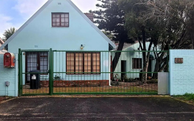 Cozy Cottage +/- 500m from the beach