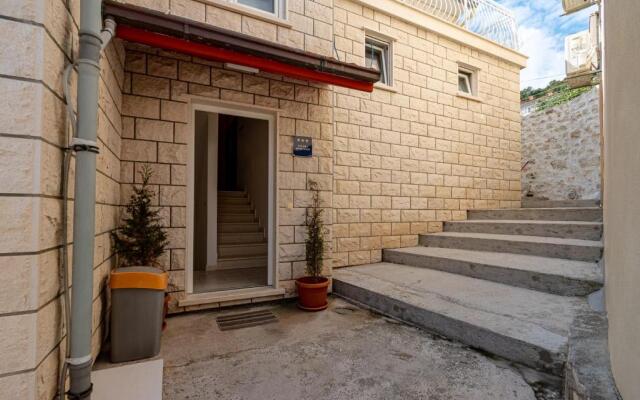 S2 - Modern Studio, Just 50m From the Beach