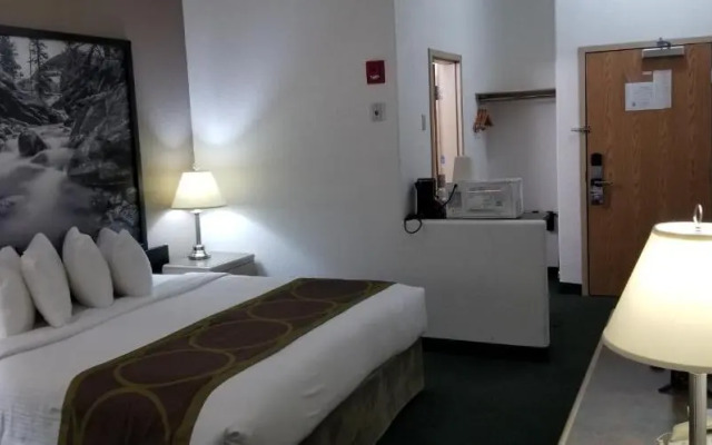 Super 8 Pincher Creek AB