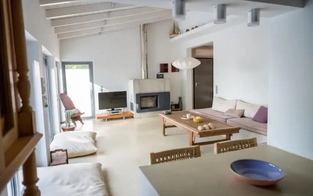 Beach Villa Next To The Waves